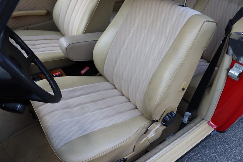 Mercedes-Benz 123 230CE KUPÉ AUTOMAT 100kW - fotka 23 z 48