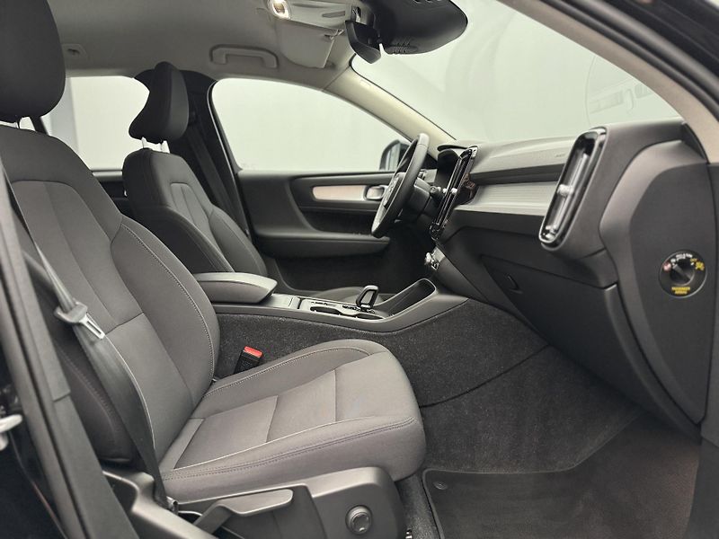 Volvo XC40 T3 MOMENTUM CZ 1.maj - fotka 17 z 31