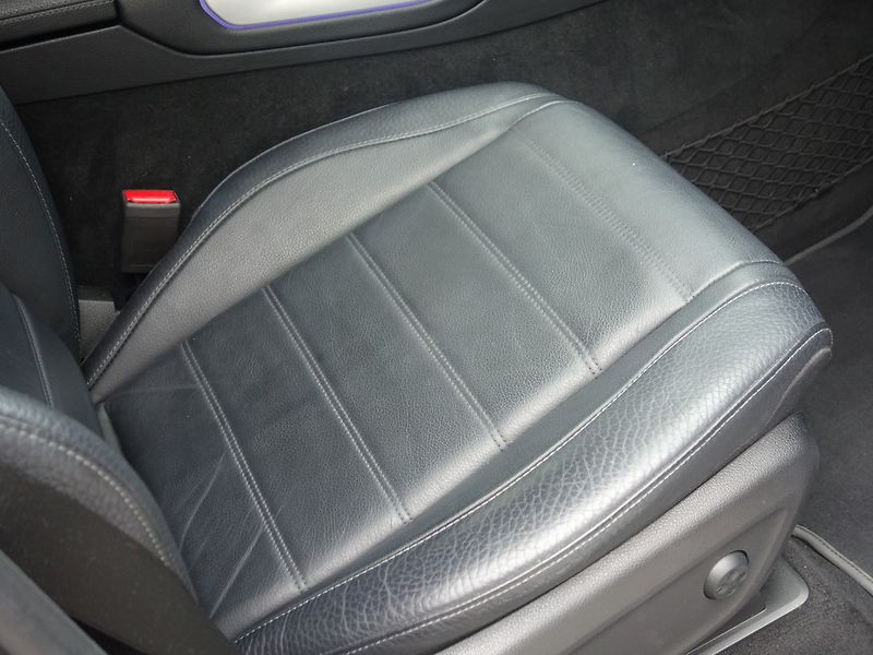 Mercedes-Benz GLE (2021) 400d*4M*AMG*PAN*WEBASTO*TOP*CZ - fotka 17 z 50