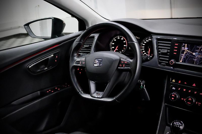 Seat Leon 1.4 TSI 92 kW FR - fotka 16 z 34