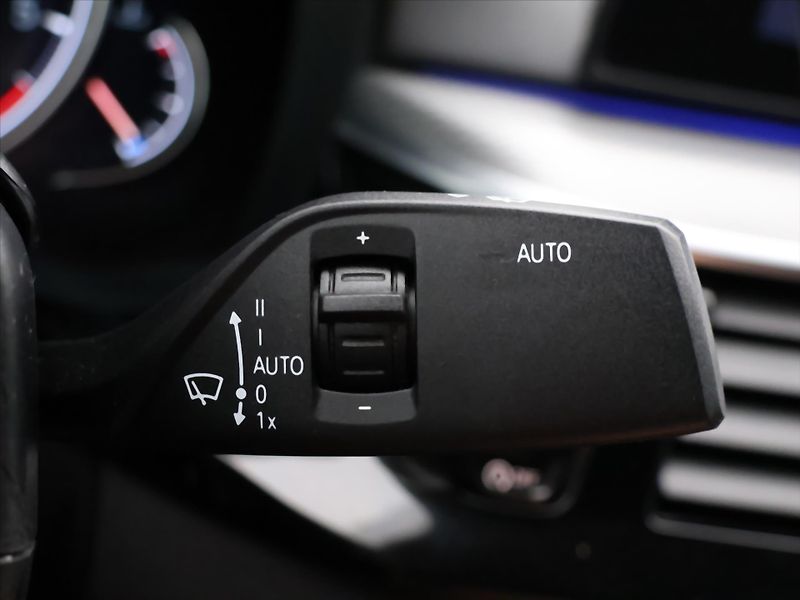 BMW Řada 5 3,0 530d 195kW xDrive CZ - fotka 20 z 37