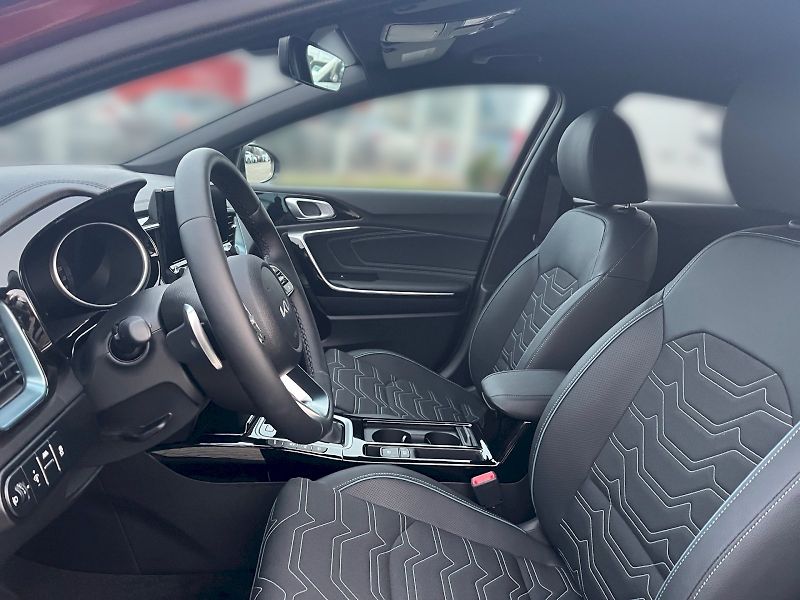 Kia XCeed (2025) - fotka 13 z 34