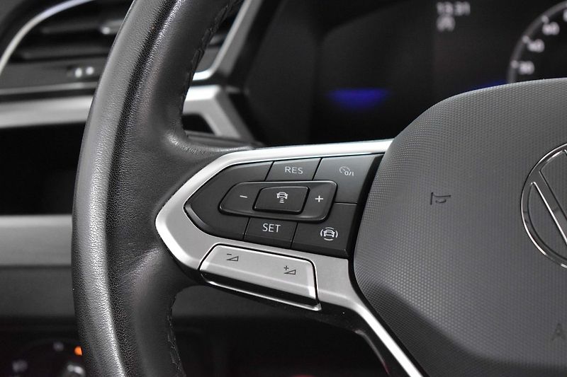 Volkswagen Touran 1.5 TSI TAŽNÉ*7.MÍST*DPH*ČR 1M - fotka 21 z 46