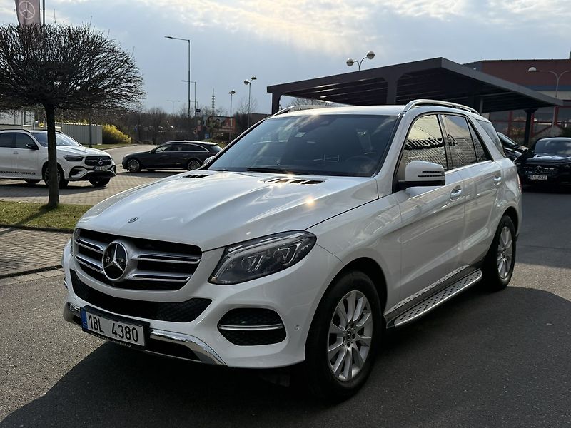 Mercedes-Benz GLE (2017) 350 d 4MATIC SUV - fotka 4 z 48