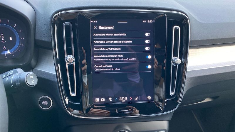 Volvo XC40 CORE, B3 FWD, 120+10 kW / 163+ - fotka 26 z 34