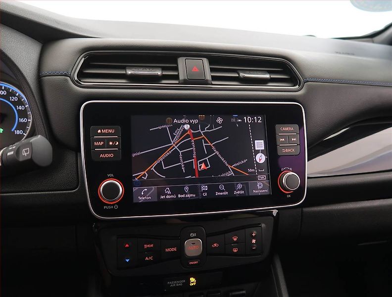Nissan Leaf (2020) 40 kWh, SoH 91%, digi klima - fotka 16 z 24