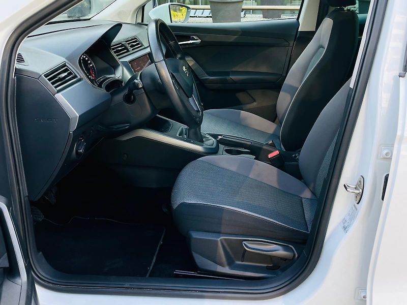 Seat Arona 1.0TSI 85KW 1.MAJITEL SENZORY  - fotka 30 z 46