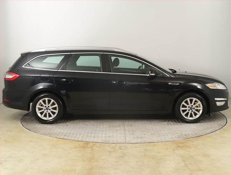 Ford Mondeo (2011) 2.0 TDCi, Navi, Tempomat - fotka 6 z 17