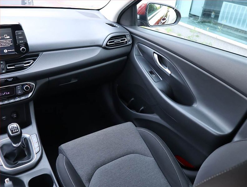 Hyundai i30 (2021) 1.5 DPI, Serv.kniha, Tempomat - fotka 8 z 16