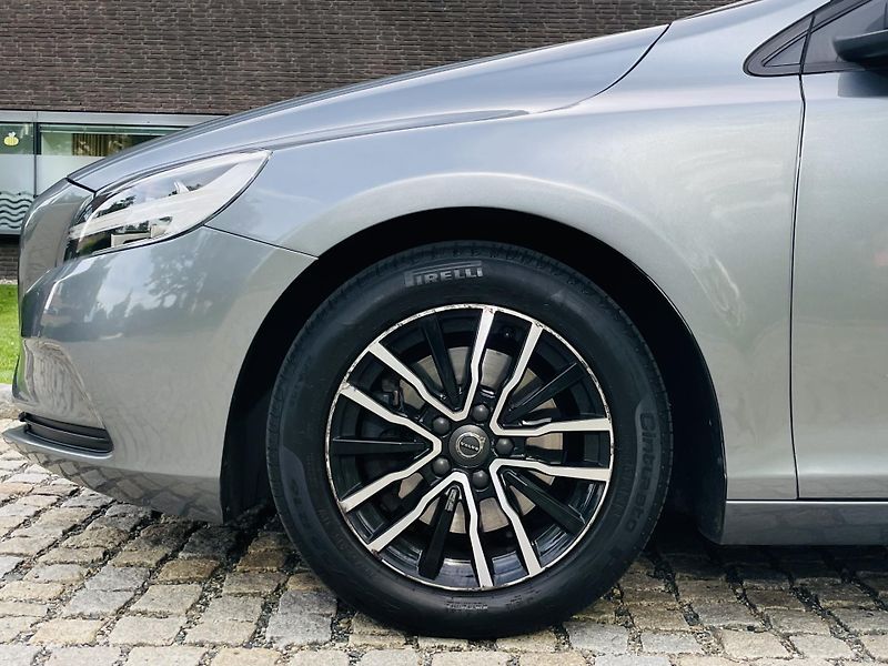 Volvo V40 2.0i MANUÁL KAMERA SERVISKA - fotka 45 z 45