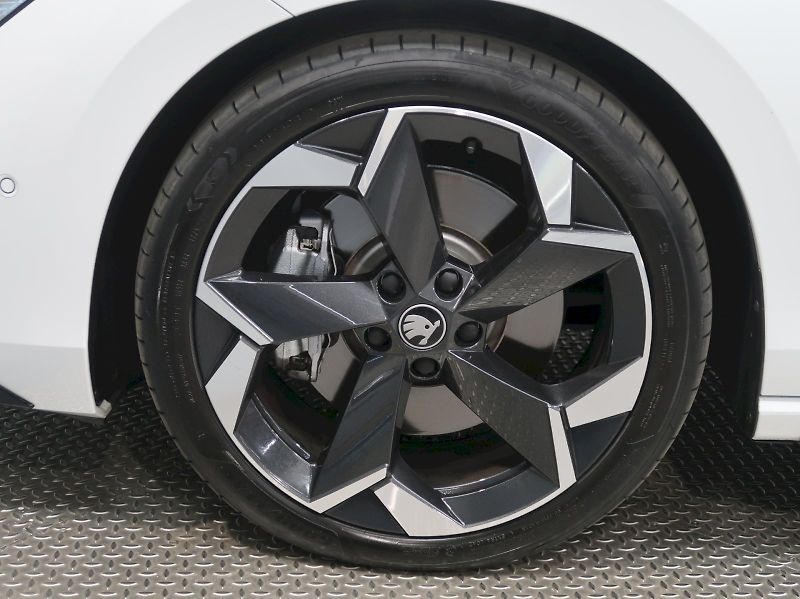Škoda Superb (2026) SPORTLINE 2.0TDI 142KW 4x4 DSG - fotka 12 z 48