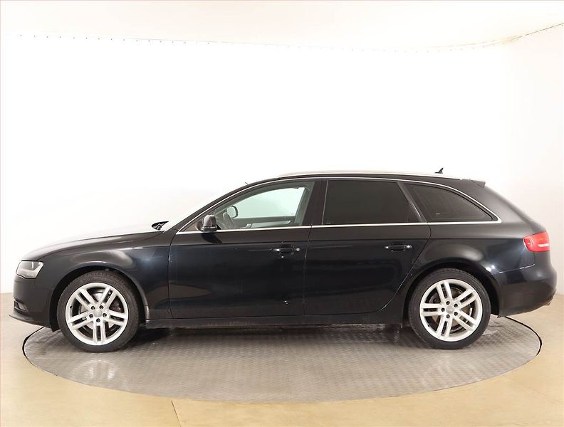 Audi A4 (2012) 2.0 TDI, Navi, Tempomat - fotka 3 z 16