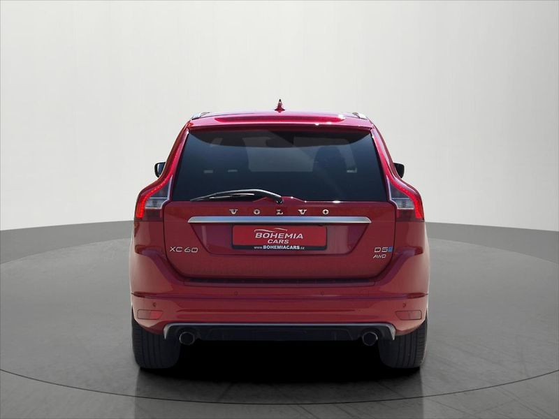 Volvo XC60 2,4 D5 158KW R-Design Momentum - fotka 6 z 23