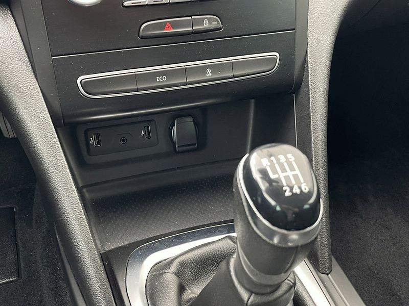 Renault Mégane (2019) Grandt. LIMITED 1,3TCe 140k - fotka 14 z 20