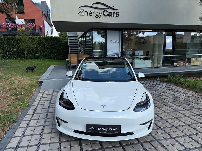 Tesla Model 3 Long Range AWD - fotka 2 z 38
