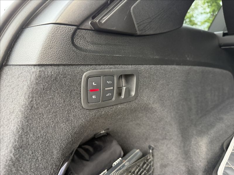 Audi Q7 50 TDI S-line Quattro - fotka 28 z 28