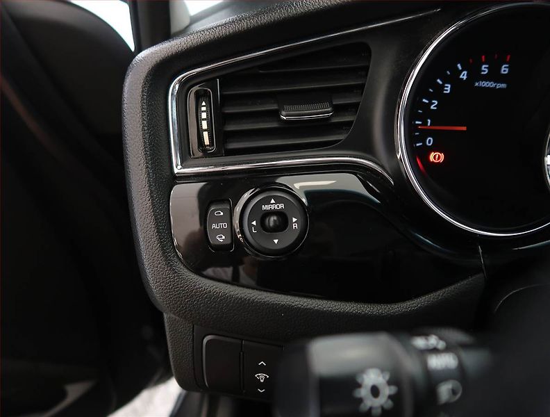Kia Ceed (2015) 1.6 CRDi, Navi, Xenony - fotka 20 z 23