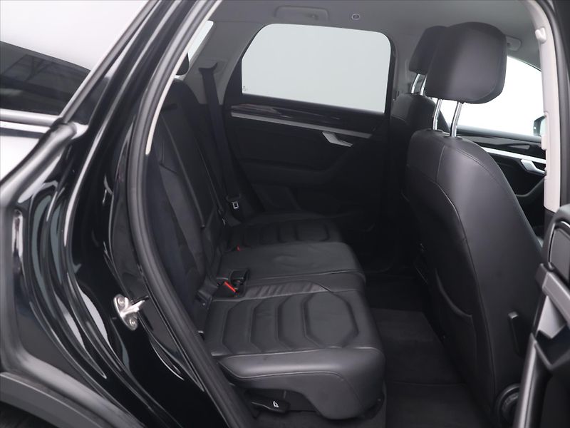 Volkswagen Touareg 3,0 V6TDI 170kW Aut.klima Tažn - fotka 13 z 30