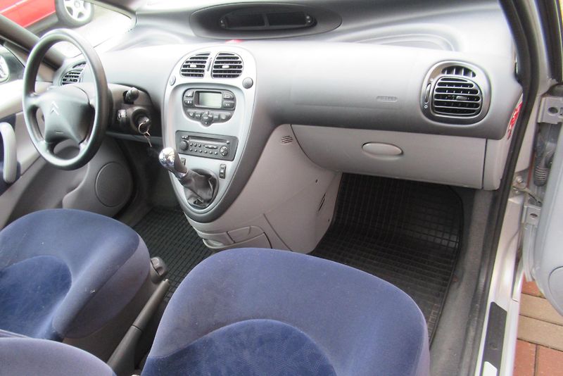 Citroën Xsara Picasso 1.6i 16V AUT.KLIMA TAŽNÉ - fotka 14 z 17
