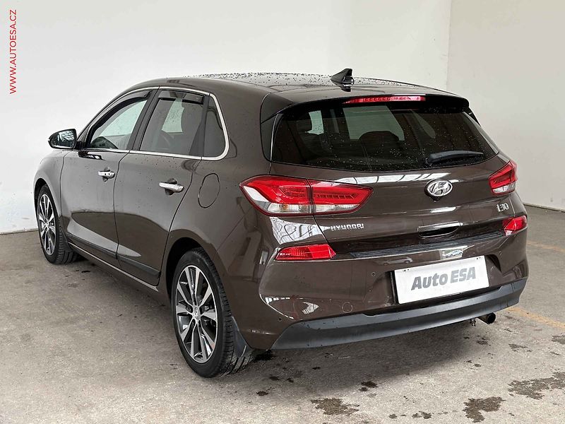Hyundai i30 (2017) 1.4 TGDi, 1.maj,ČR, Bixen - fotka 6 z 17
