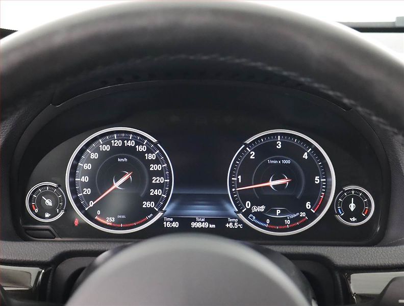 BMW Řada 5 (2017) 530d xDrive GT - fotka 11 z 26