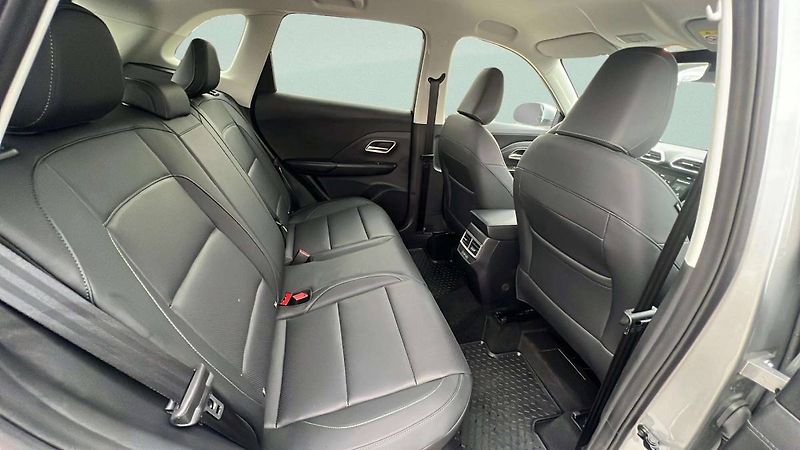 MG ZS HEV EXCLUSIVE 1.5L (145kW) SUV - fotka 31 z 49