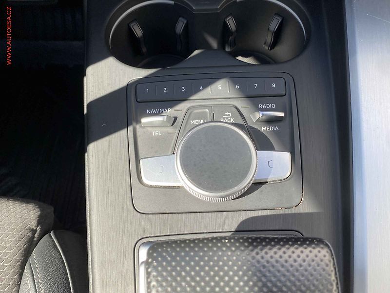 Audi A4 (2017) 2.0TDi Quattro, ČR, AT, navi - fotka 13 z 20