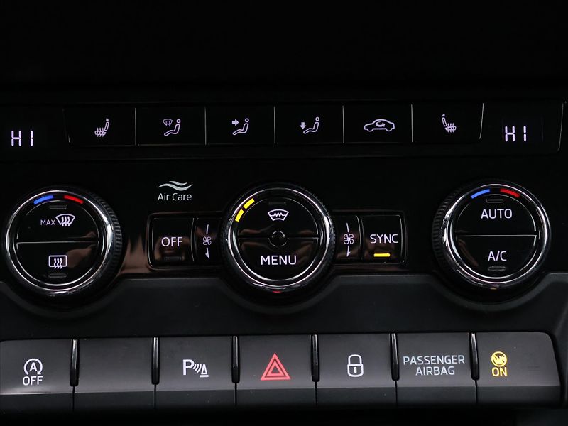 Škoda Karoq 2,0 TDI 110kW DSG CZ Style+ - fotka 30 z 40