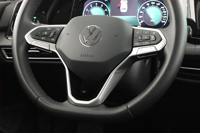 Volkswagen Golf (2023) Style 1.5 TSI - fotka 8 z 20