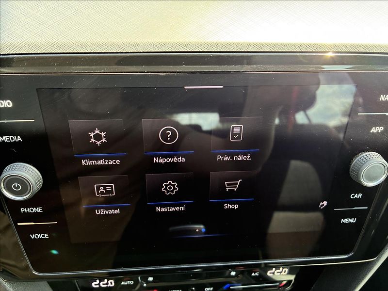 Volkswagen Passat 2,0 App Connect,Manuál,Kamera - fotka 26 z 30