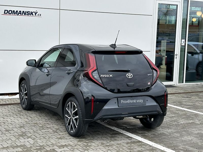 Toyota Aygo X GR SPORT 1,5 HEV AT - fotka 3 z 14