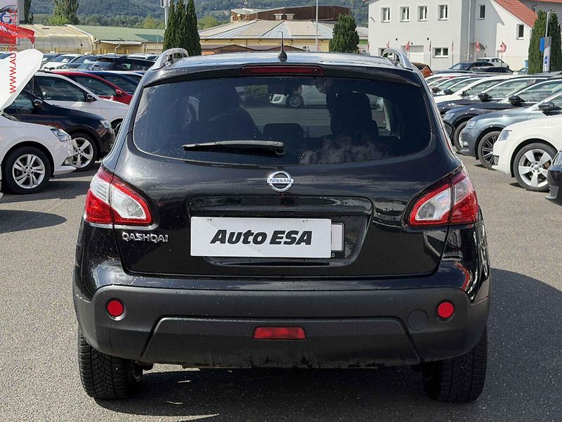 Nissan Qashqai (2012) 2.0 16V, AT, tempo, panor - fotka 5 z 16