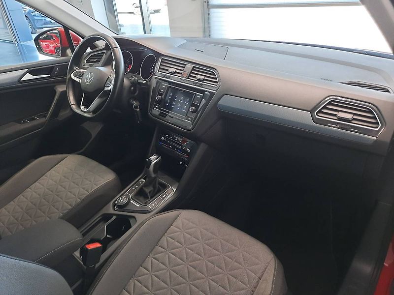 Volkswagen Tiguan (2022) Life 2.0 TSI 4Motion (140kW/19 - fotka 10 z 29