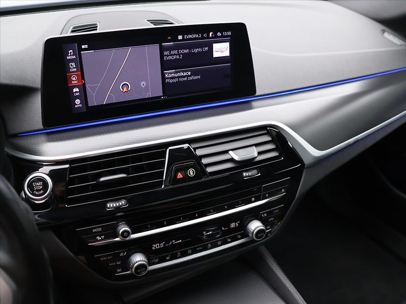 BMW Řada 5 3,0 530d xD CZ M-Sport HUD DPH - fotka 26 z 40