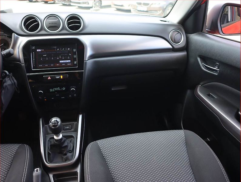 Suzuki Vitara (2022) 1.4 BoosterJet - fotka 8 z 18