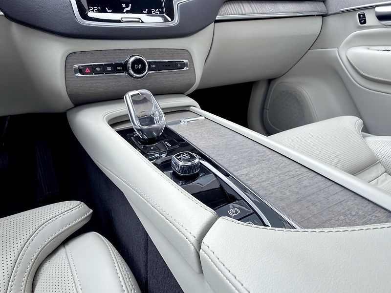 Volvo XC90 T8 AWD RECH. INSCRIPTION   - fotka 24 z 56