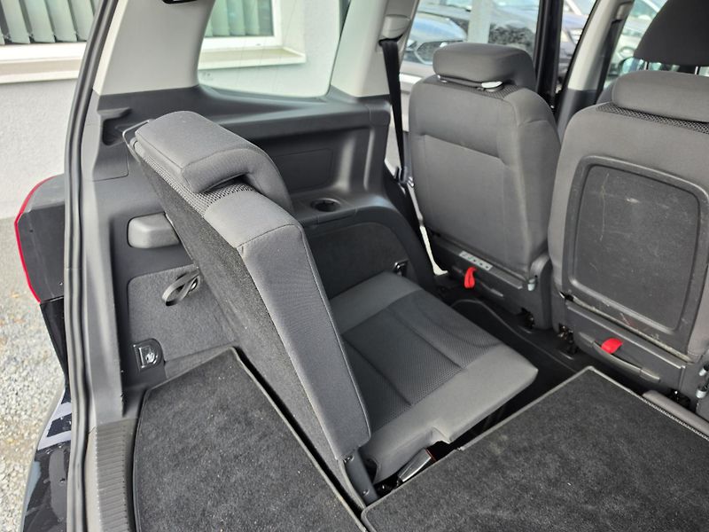 Volkswagen Touran 1.6 TDI 7MIST DSG  - fotka 6 z 17