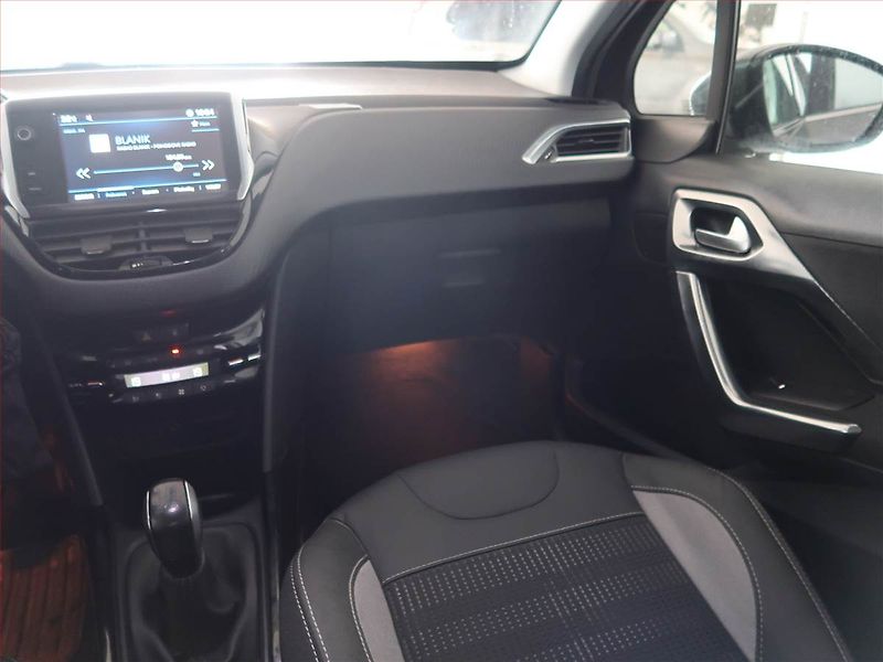Peugeot 2008 (2017) 1.2 PureTech, ČR,1.maj - fotka 8 z 14