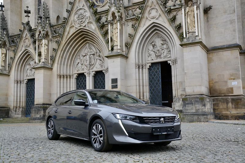 Peugeot 508 (2023) SW BlueHDi130 EAT8 ALLURE - fotka 18 z 40