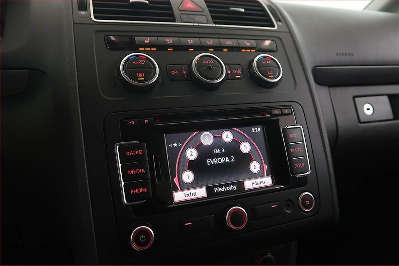 Volkswagen Touran (2012) 1.6 TDI, Navi, Tempomat - fotka 12 z 15