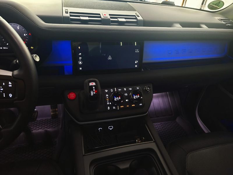 Land Rover Defender (2023) 110 X Dynamic - fotka 7 z 12