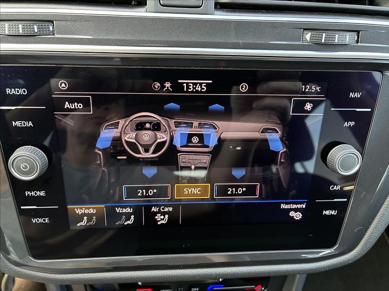 Volkswagen Tiguan Allspace 2,0 TDI IQ LIGHT TAŽNÉ KAMERA - fotka 25 z 28