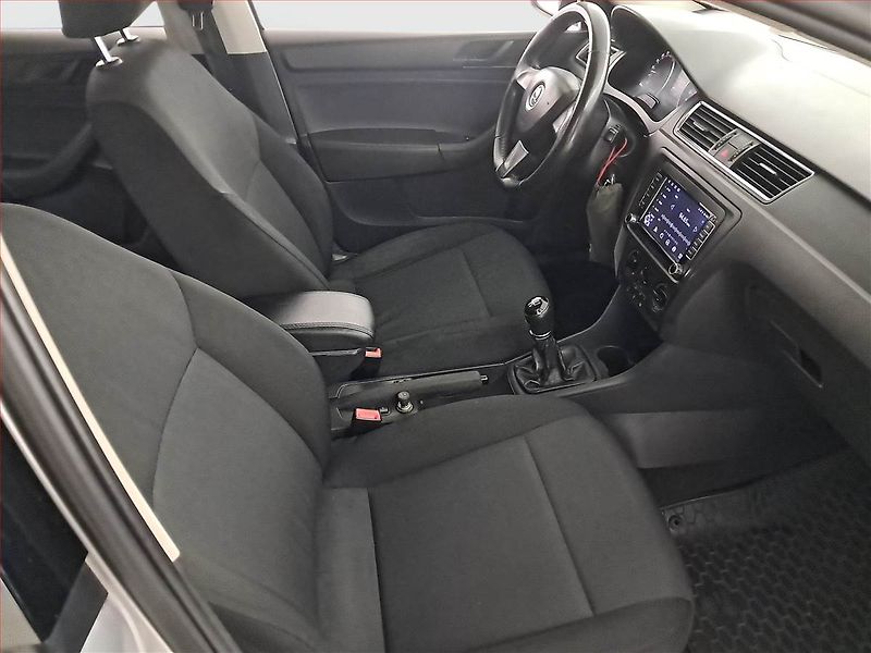 Škoda Rapid (2014) Spaceback 1.6 TDI - fotka 9 z 16