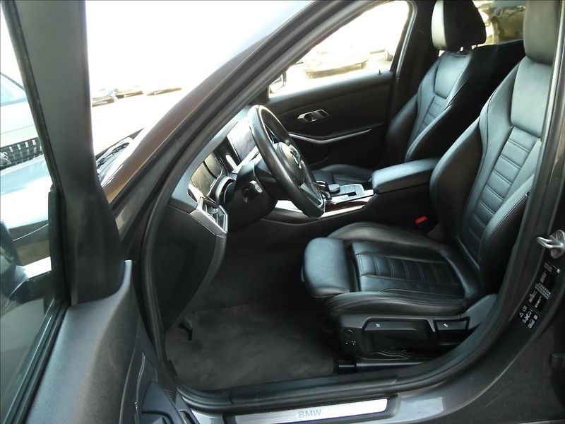 BMW Řada 3 2,0 320D xDrive,M-paket,1.maj. - fotka 25 z 52