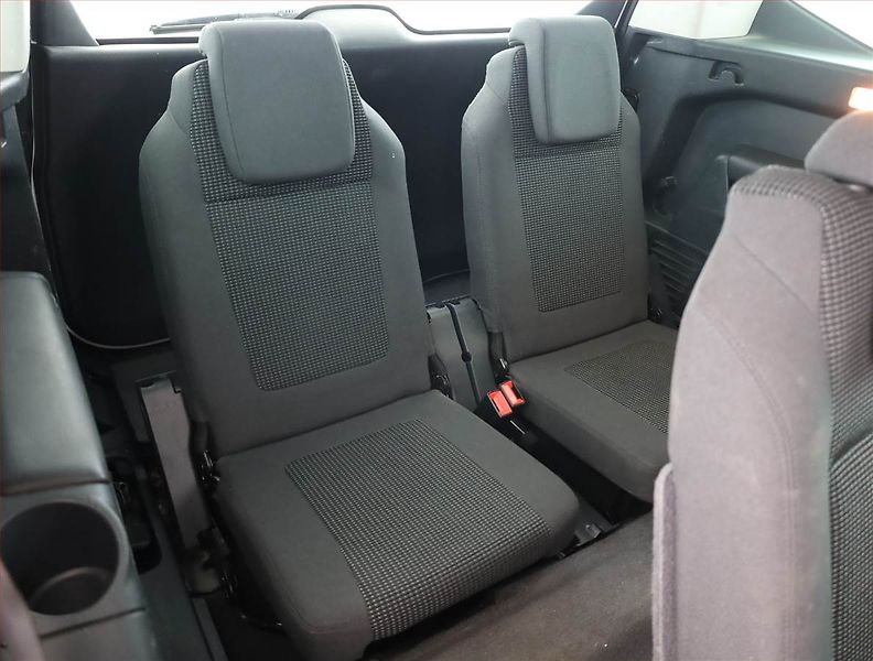 Peugeot 5008 (2014) 2.0 HDI, 7 míst, Serv.kniha - fotka 13 z 16