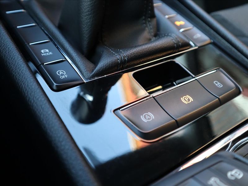 Škoda Superb 2,0 TDi, Kessy, FrontAssist, P - fotka 25 z 40