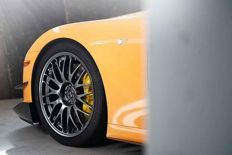 Jeden z 50 vyrobených kusů Lexusu LFA Nürburgring Edition je na prodej