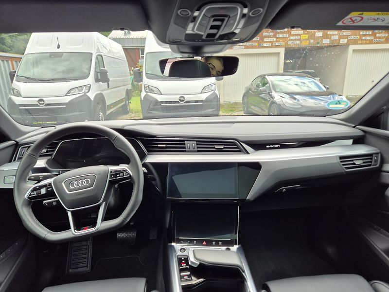 Audi e-tron ZAMLUVENO ! - fotka 10 z 44