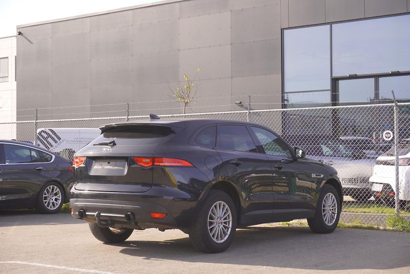 Jaguar F-Pace 2.0 25T 184kW - fotka 4 z 31