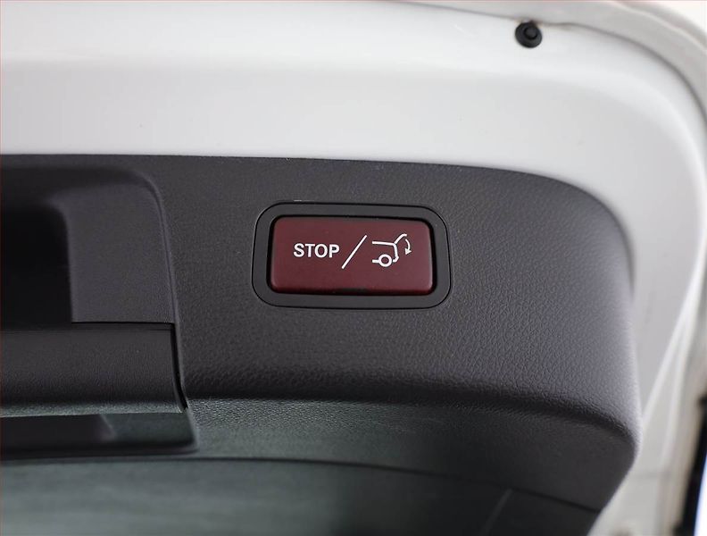 Mercedes-Benz GLA (2019) 200 d 4MATIC, 4X4 - fotka 17 z 19